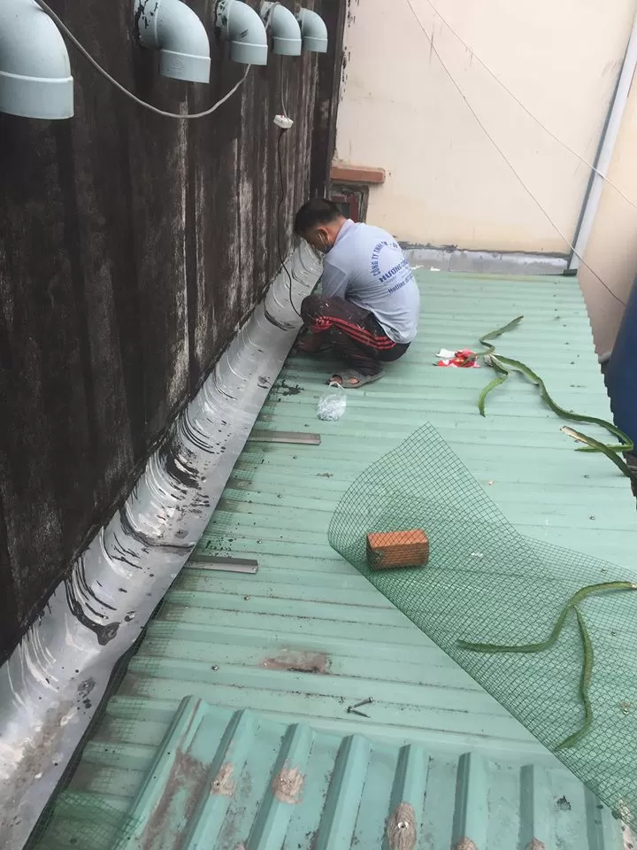 bắn v&iacute;t m&aacute;i t&ocirc;n chống dột tphcm