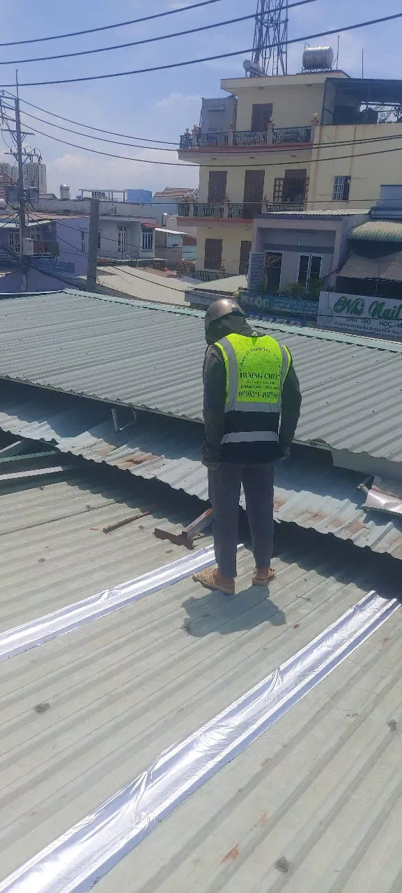 chống dột m&aacute;i t&ocirc;n tphcm