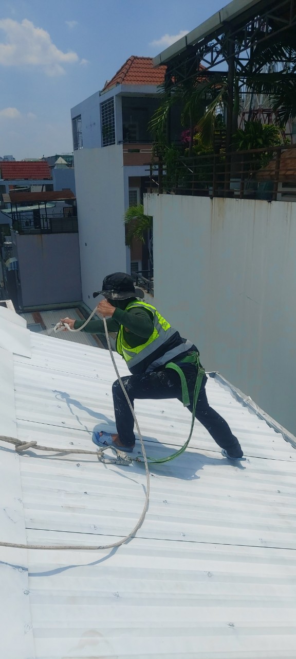 Thợ sửa mái tôn tại Thủ Dầu Một - Bình Dương