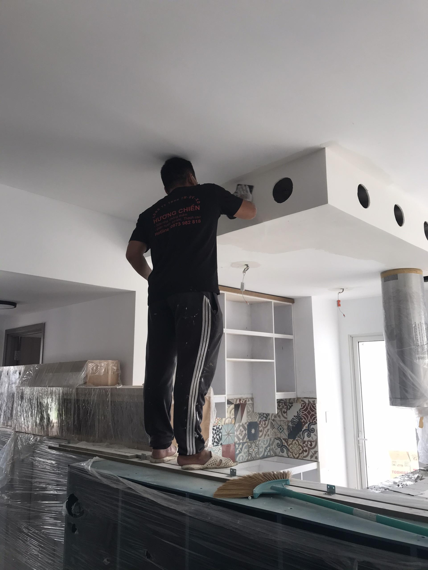 Thợ sơn căn hộ chung cư tại quận 7