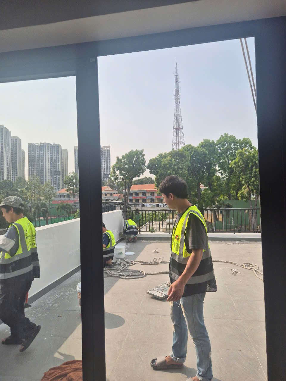 Sơn căn hộ chung cư tại Quận 4: Cách chọn thợ sơn uy tín, báo giá rõ ràng, thi công đúng quy trình