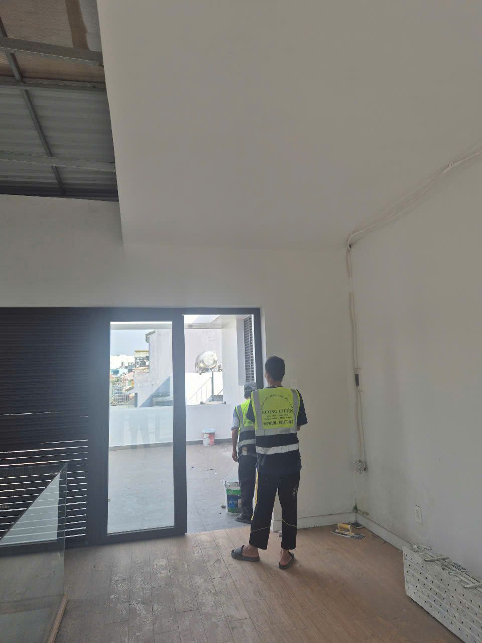 Thợ sơn căn hộ chung cư tại TPHCM