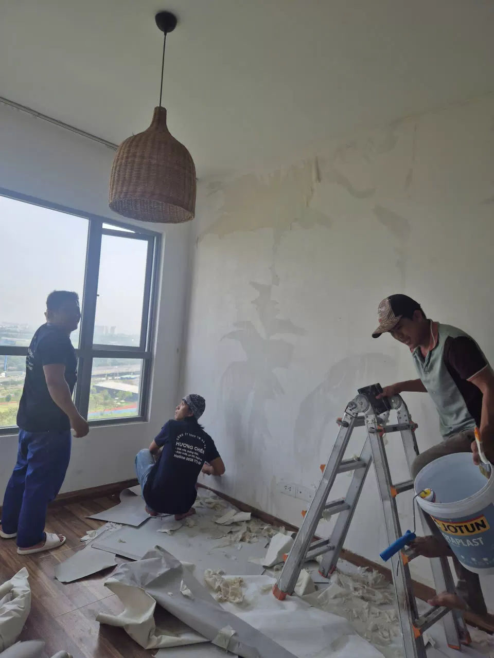 Thợ sơn căn hộ chung cư tại TPHCM