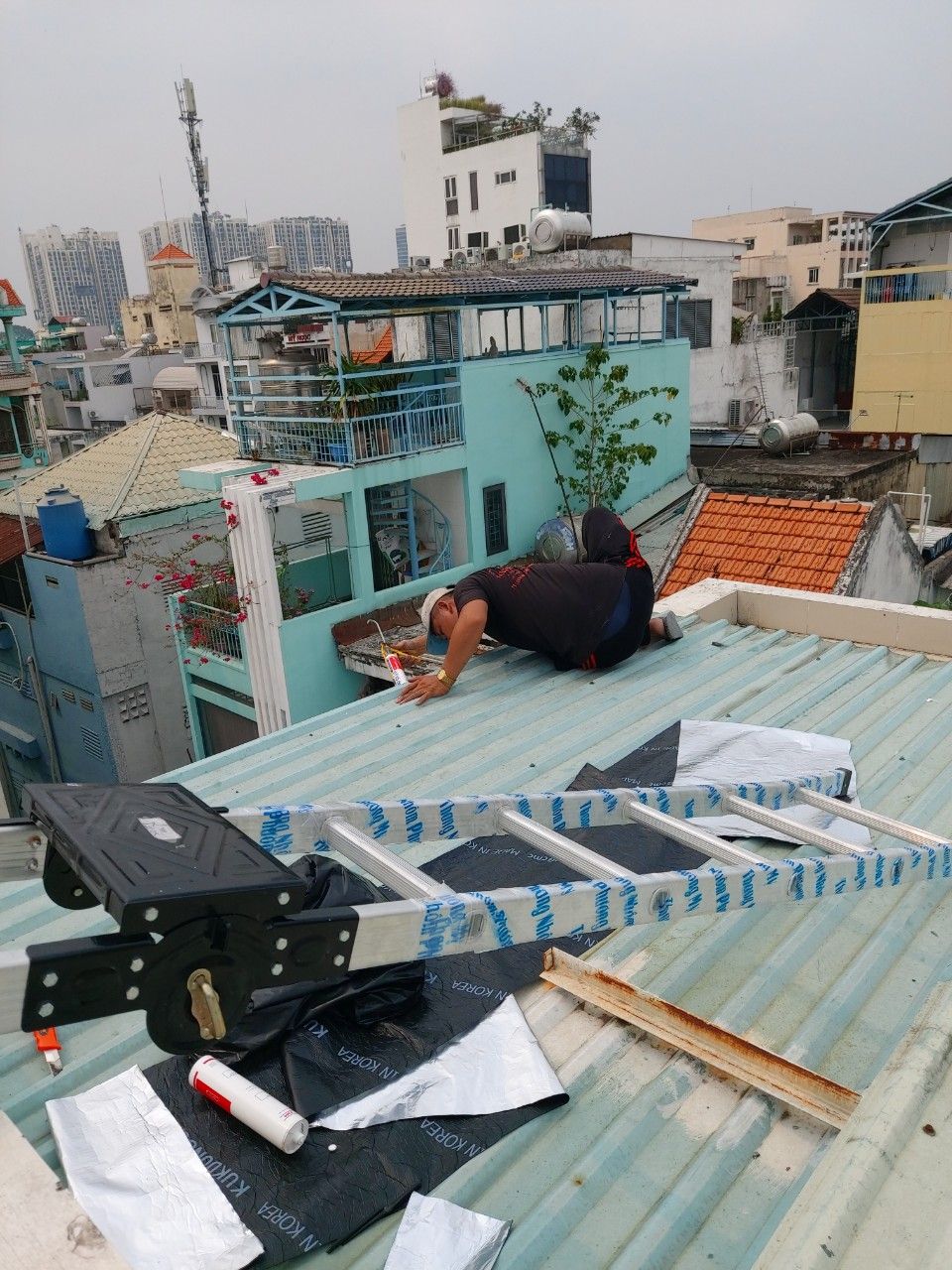 Chống dột m&aacute;i t&ocirc;n tại TPHCM