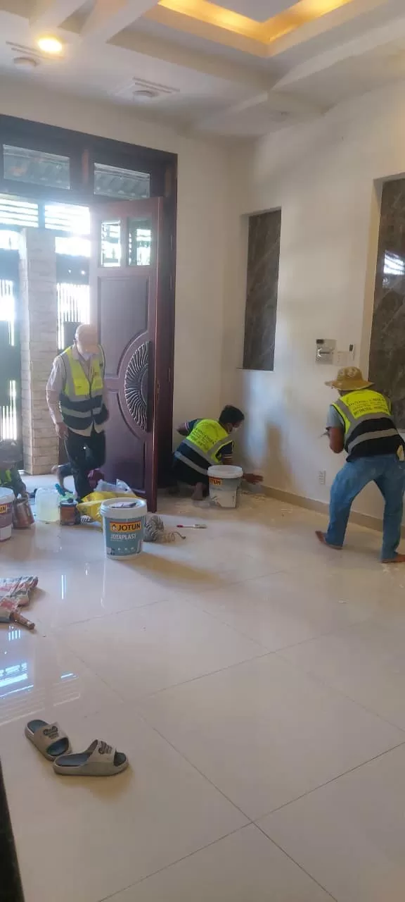 Sơn Nhà Giá Rẻ TPHCM Bùng Nổ: Bí Quyết Giảm Chi Phí Sơn Tường Mà Vẫn Bền Đẹp, Thợ Sơn Uy Tín Hé Lộ Sự Thật Bất Ngờ!