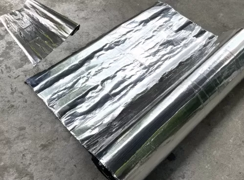 Nên dùng keo chống dột, sơn chống thấm hay màng phủ cho mái tôn?