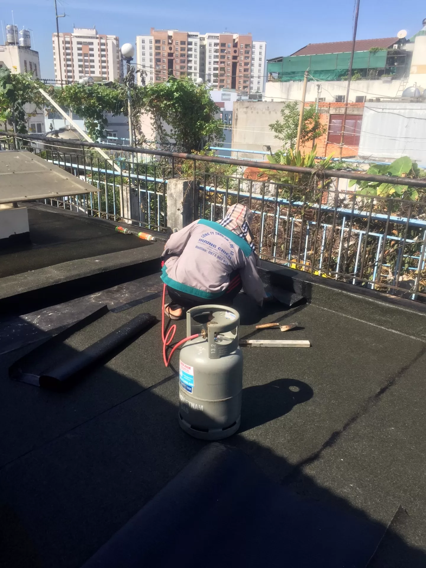 Địa chỉ chuyên nhận chống thấm mái nhà TPHCM