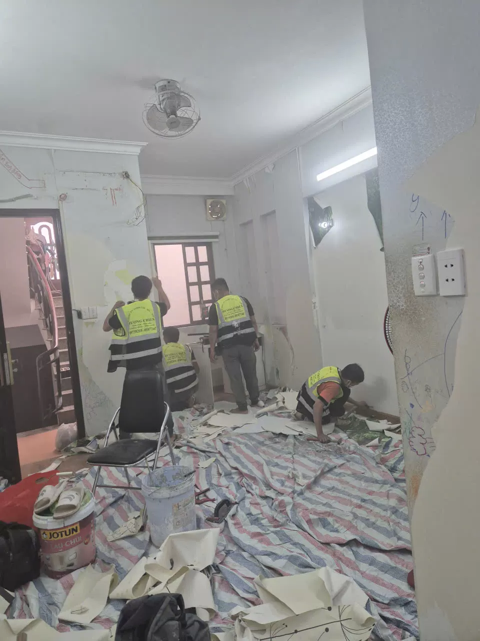 Thợ sửa gạch bị phồng tại quận 4